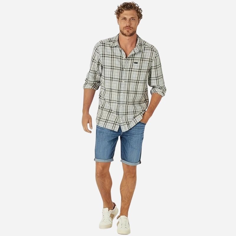 Denim shorts stretch cuffed skinny jean short pants for men in blue, front view