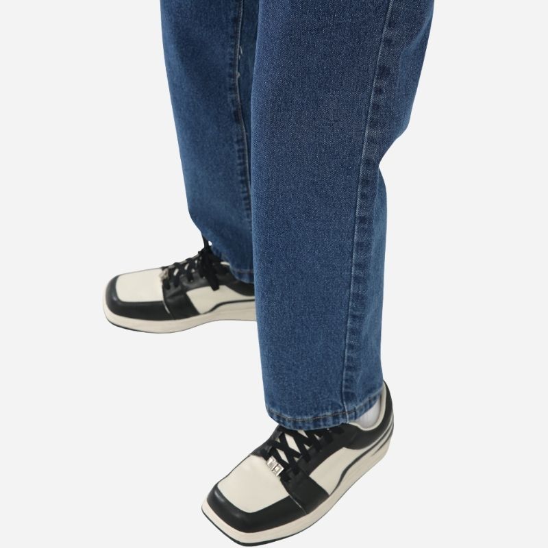 Hem detail on men’s stretchy straight leg jeans in navy