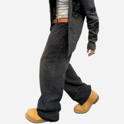 Men’s baggy hip hop skater jeans wide leg streetwear denim pants in black, side view