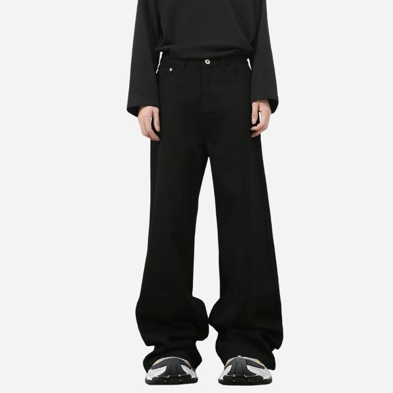 Men’s loose fit straight leg jeans in black, front view