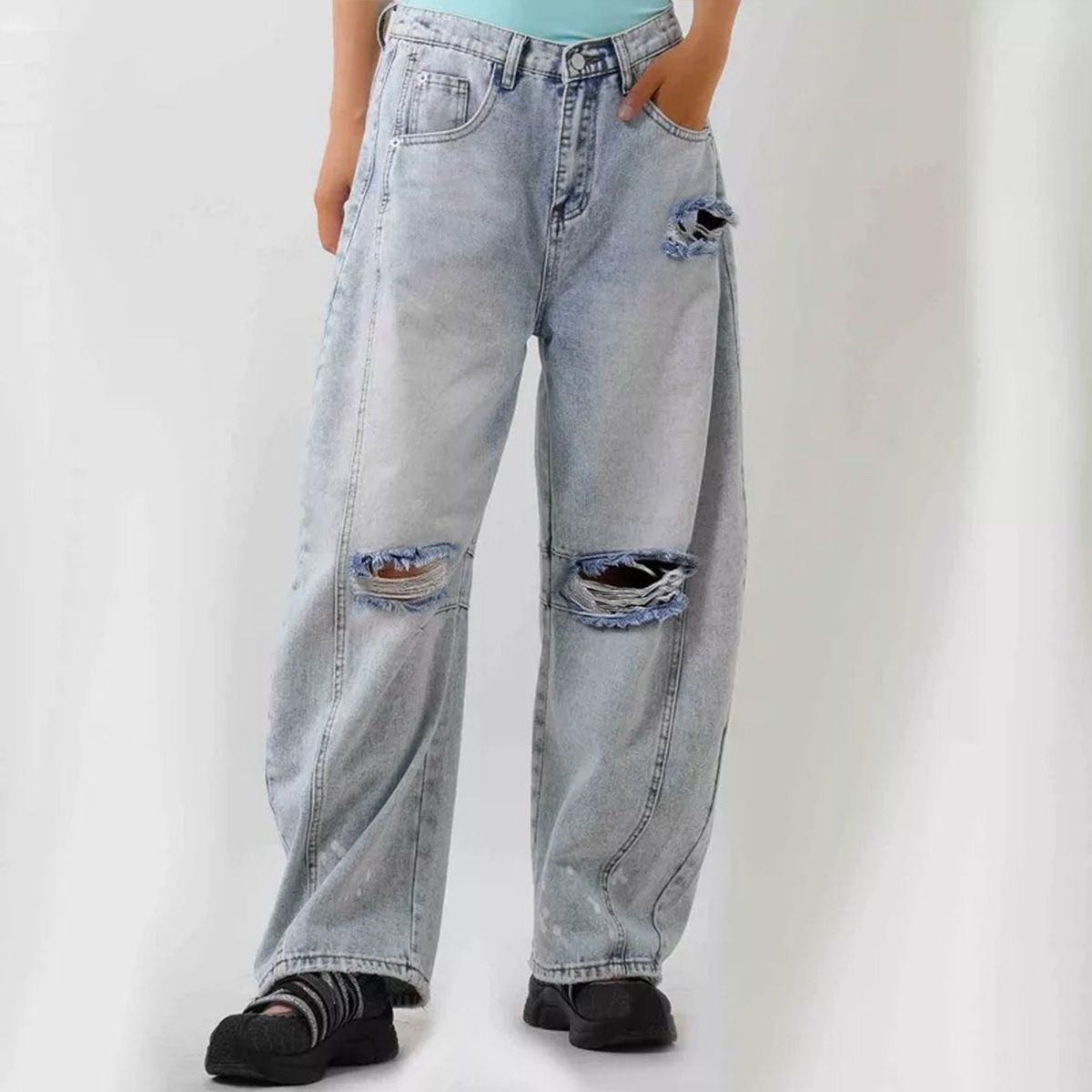 Women’s wide leg barrel jeans ripped baggy denim in light blue, front view